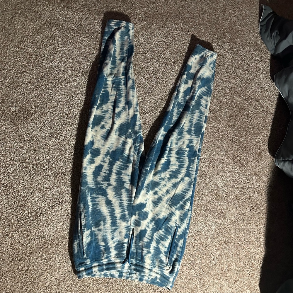 Patagonia Blue and White Fleece
